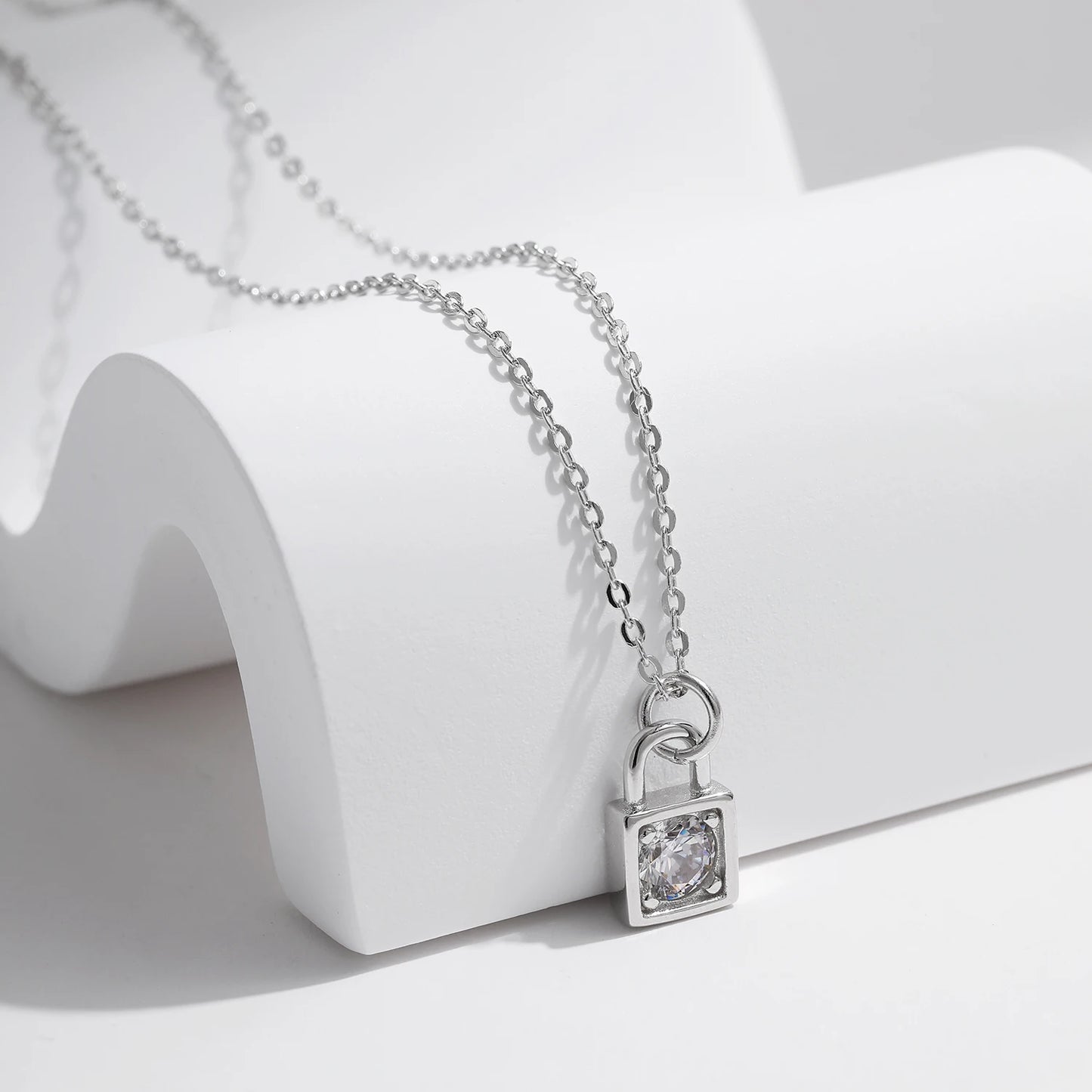 LUXE 0.5 Carat D Color Moissanite Lock Pendant Necklace For Women 925 Sterling Silver Party Stackable Fine Jewelry With Boxes