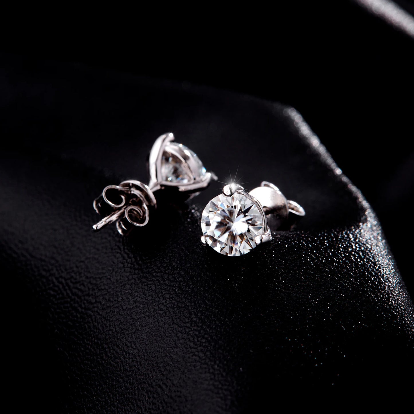 LUXE D Color 1CT Moissanite Earrings 925 Sterling Silver Sparkling Three Prong Setting Stud Earrings For Women Wedding Jewelry